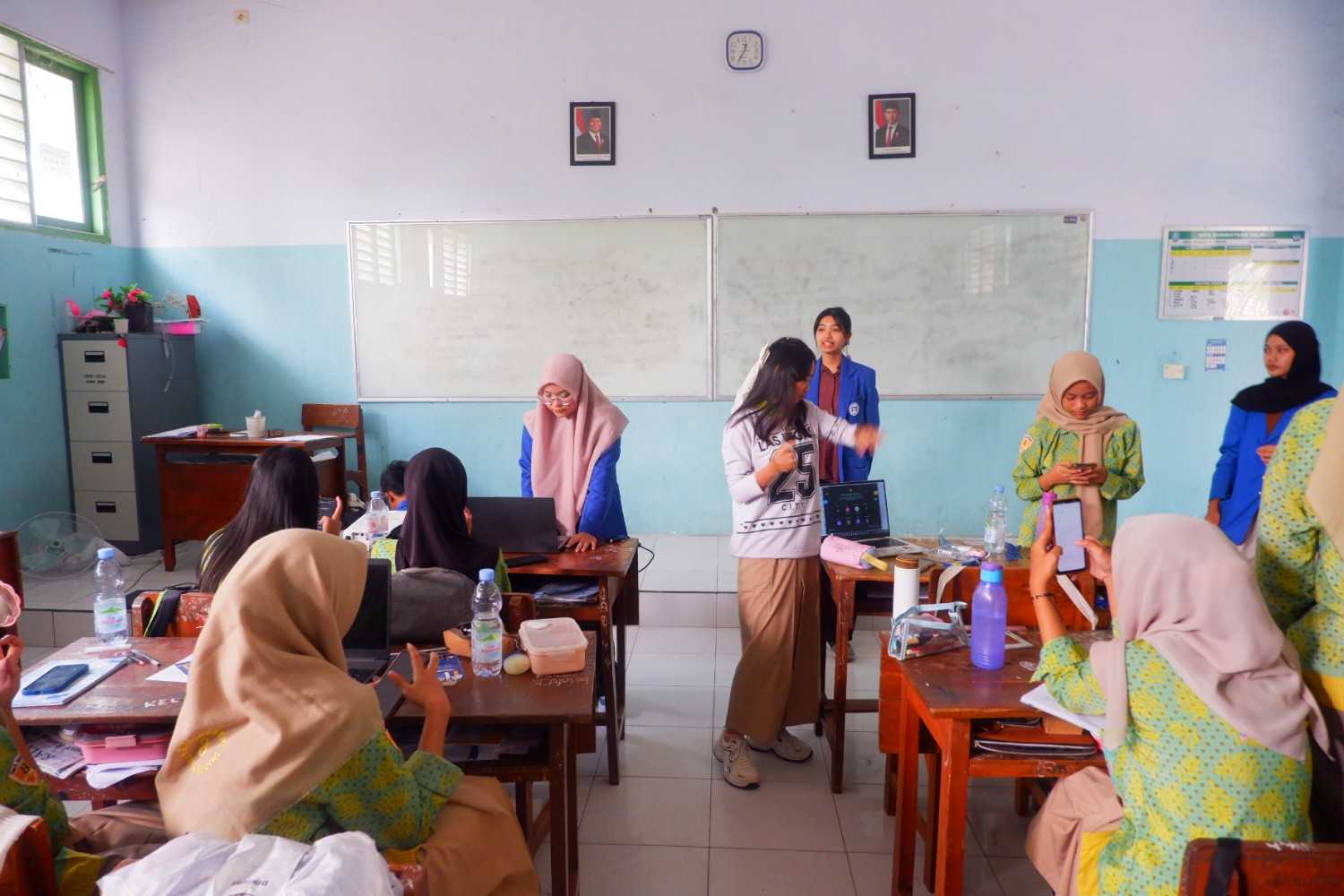 GOES TO SCHOOL BATCH 2